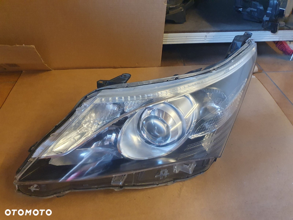 REFLEKTOR LEWY TOYOTA AVENSIS T27 LIFT