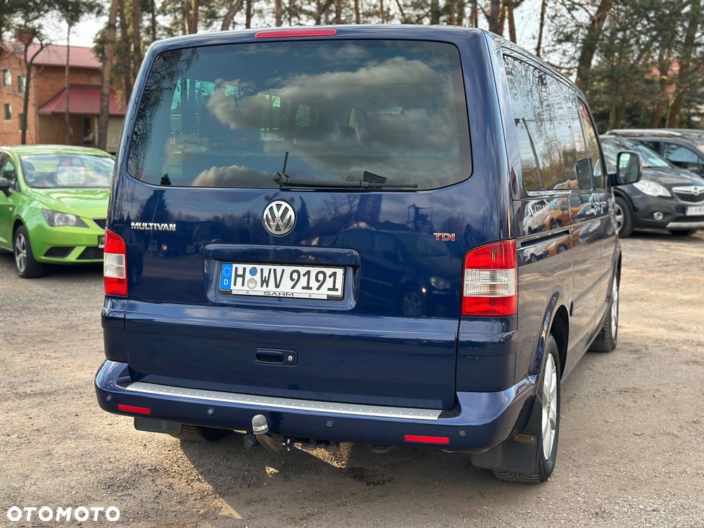 Volkswagen Multivan - 10