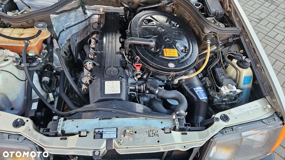 Mercedes-Benz W124 (1984-1993) - 32