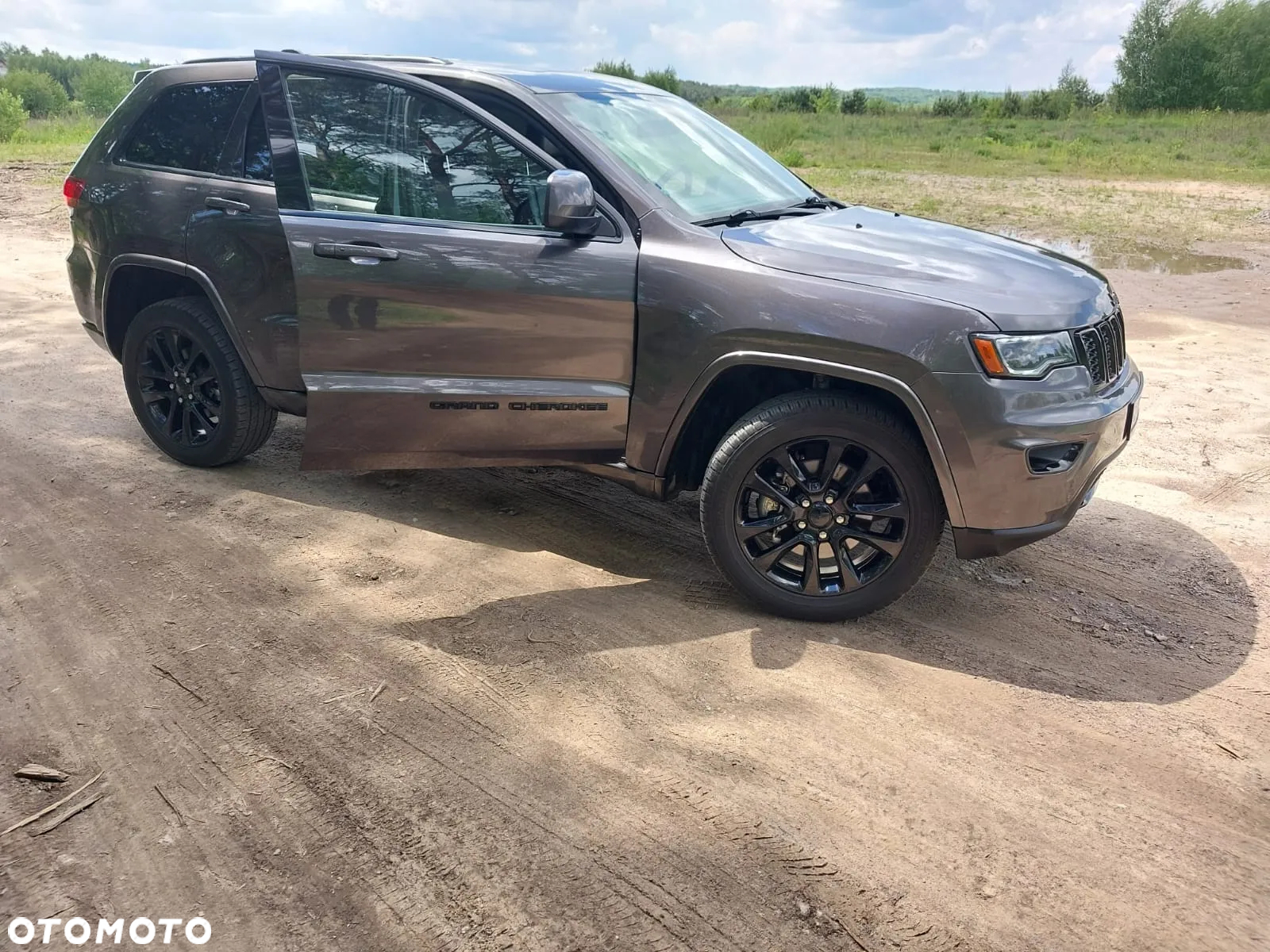 Jeep Grand Cherokee - 12