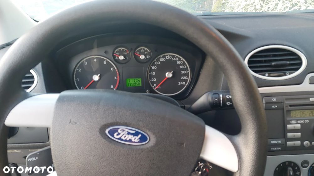 Ford Focus 1.6 16V Trend - 23