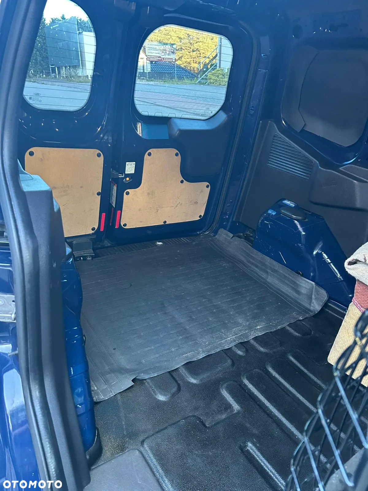 Ford Transit Courier - 11