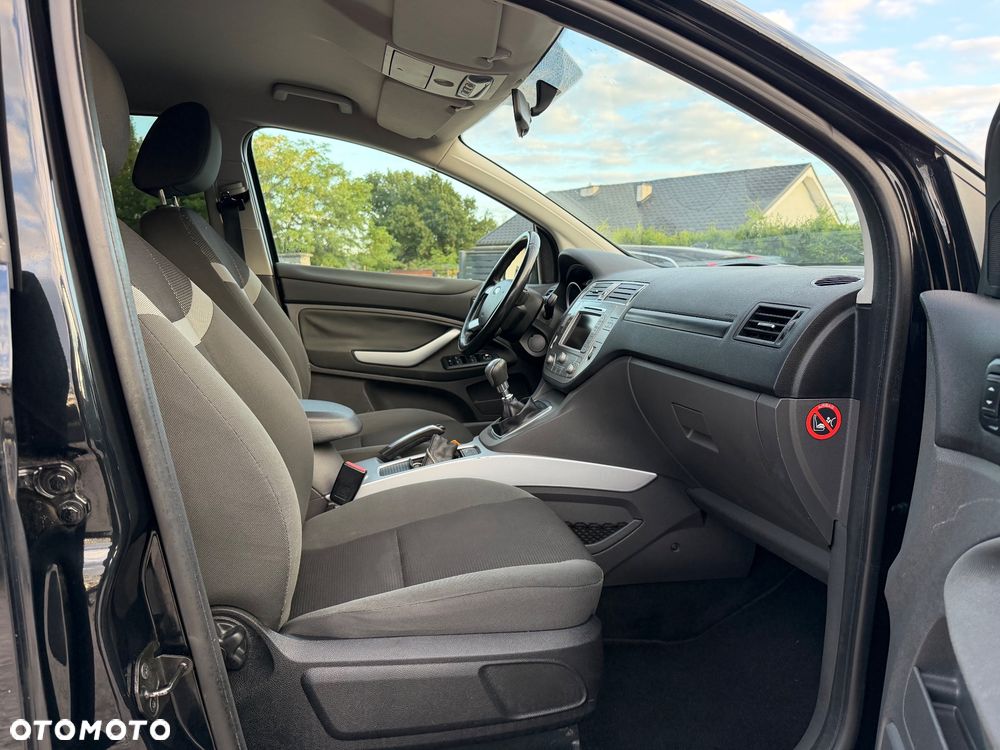 Ford Kuga 2.0 TDCi 2x4 Titanium - 16