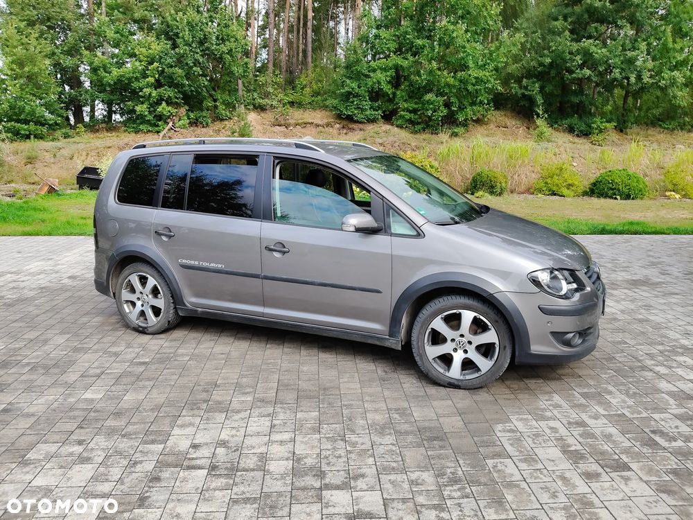 Volkswagen Touran 2.0 TDI DPF Cross - 4