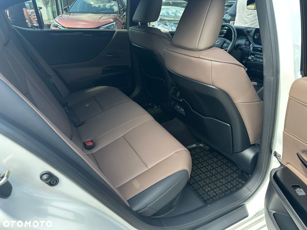 Lexus ES - 15
