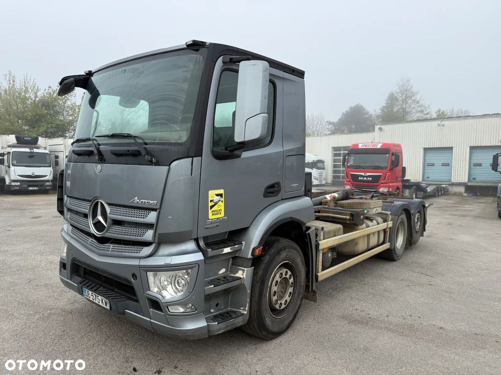 Mercedes-Benz Antos 2543