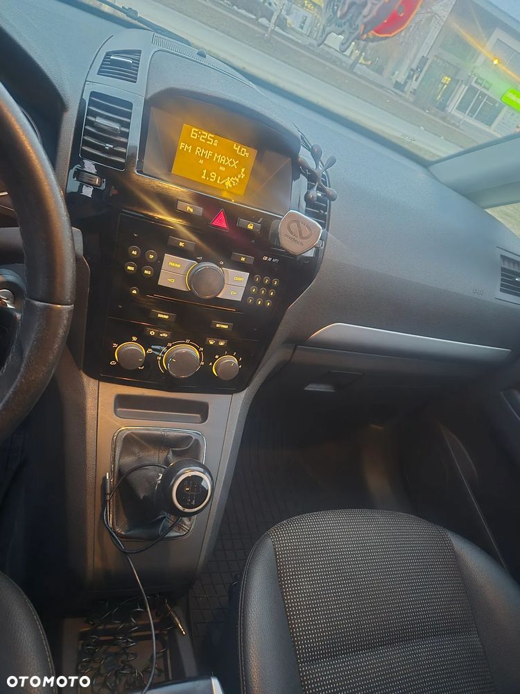 Opel Zafira 1.8 Easytronic Cosmo - 4