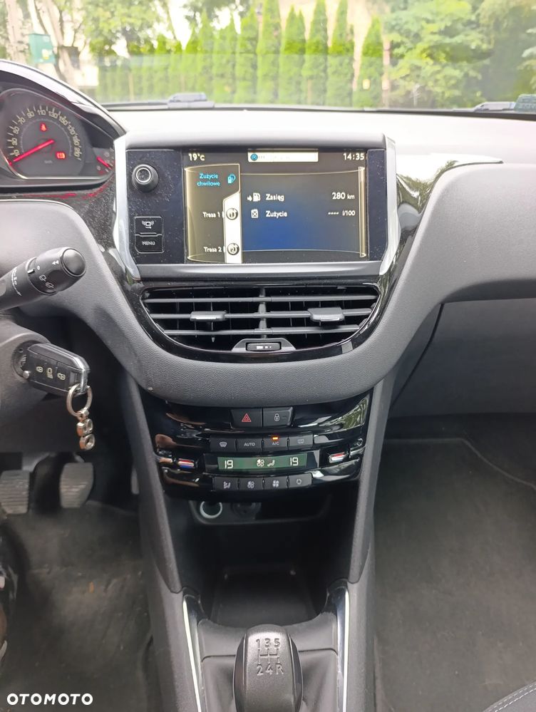 Peugeot 208 1.2 VTi Allure - 16