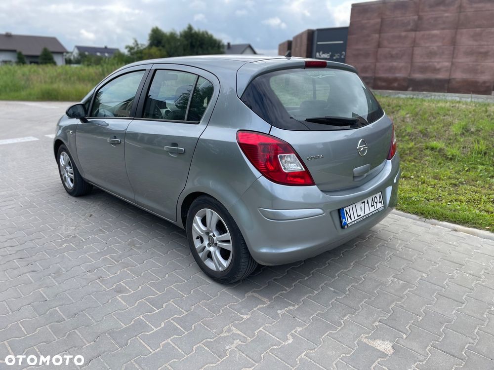 Opel Corsa 1.2 16V Cosmo - 3