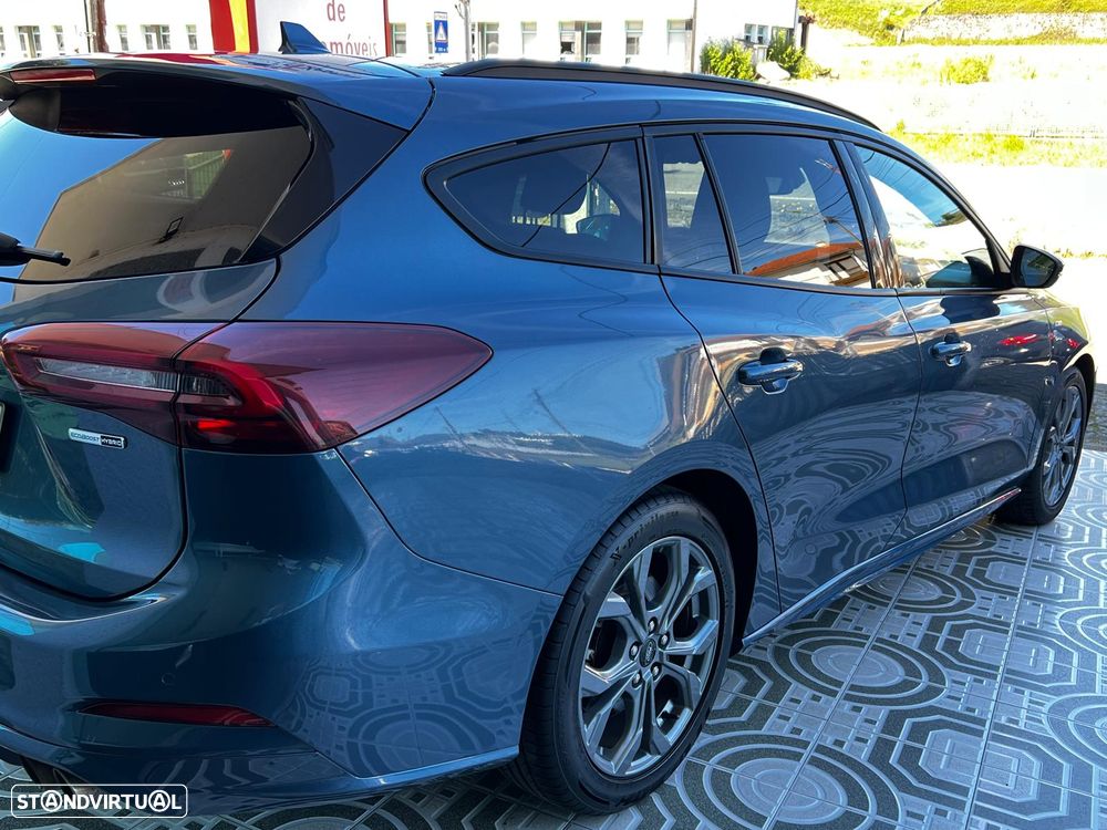 Ford Focus 1.0 EcoBoost MHEV ST-Line X - 24