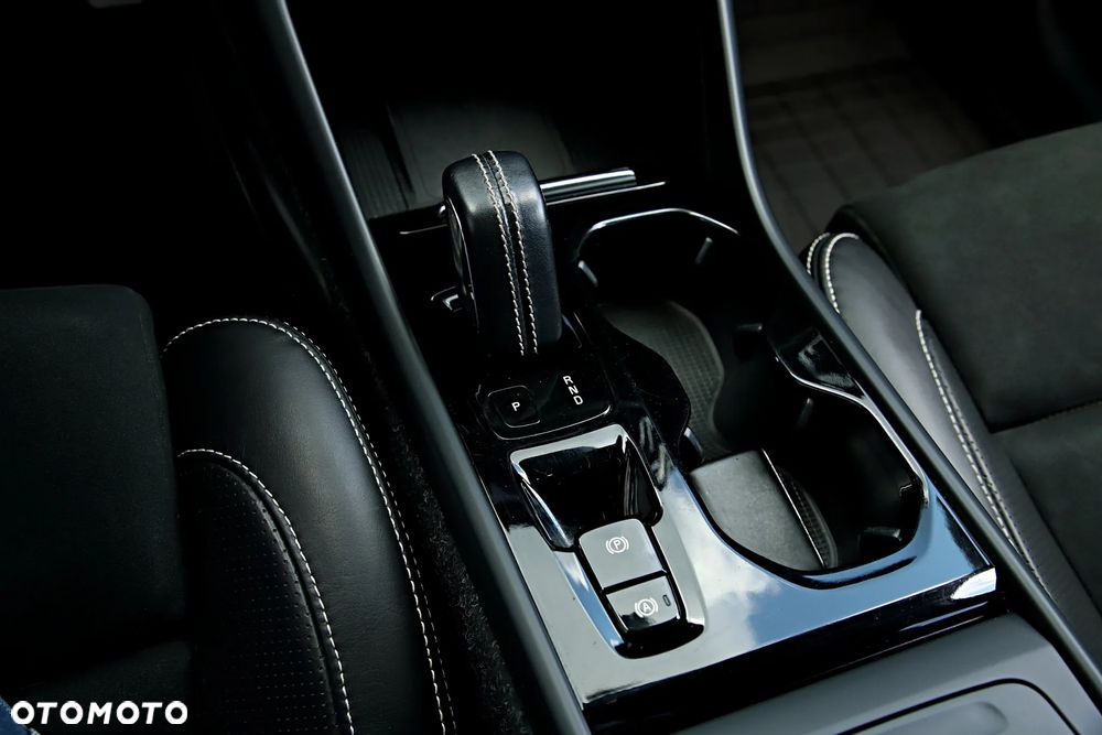 Volvo XC 40 T4 AWD R-Design - 34