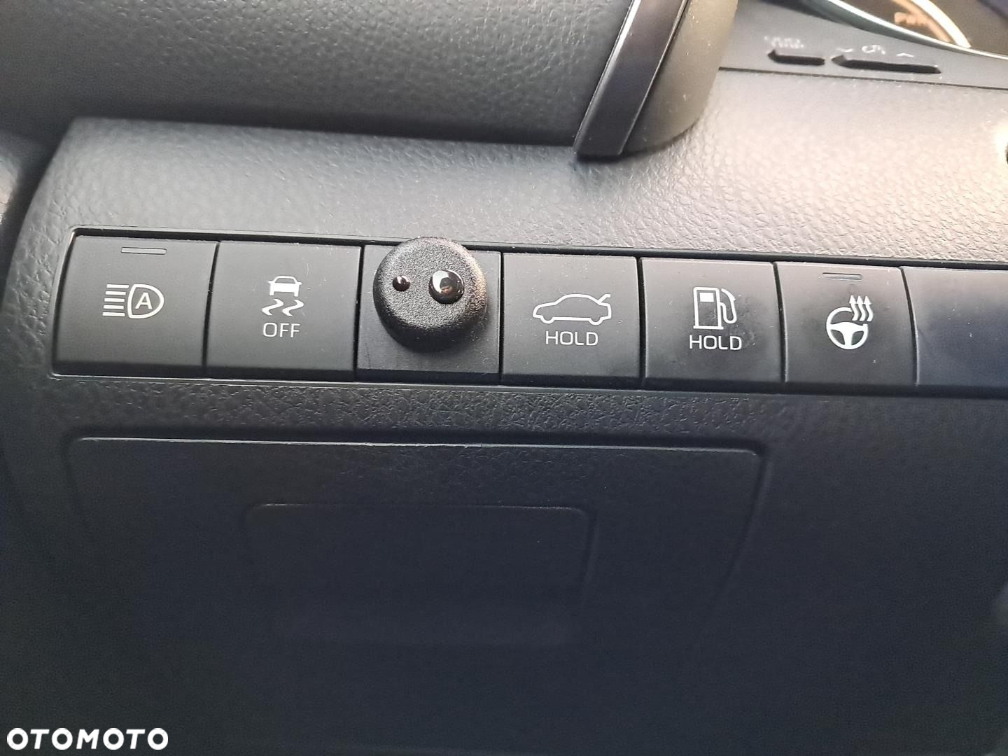 Toyota Camry - 19