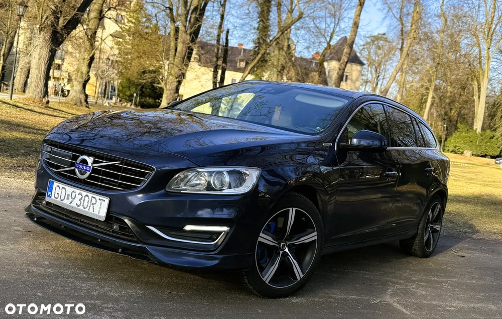 Volvo V60 D6 AWD Plug-in Hybrid Summum - 1