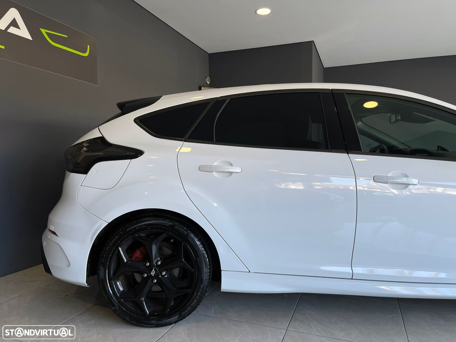 Ford Focus 2.0i ST-2 - 5