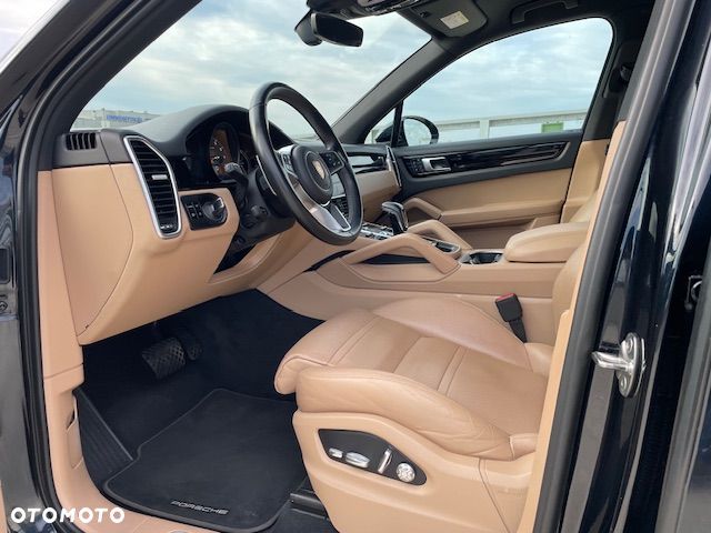 Porsche Cayenne - 19