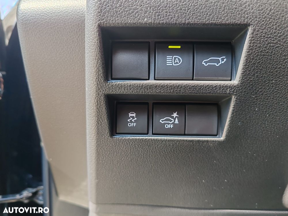 Toyota Land Cruiser 300 - 16