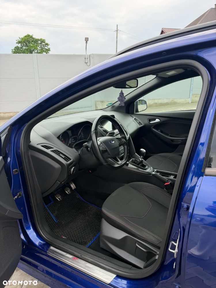 Ford Focus 1.5 EcoBoost ST-Line - 12