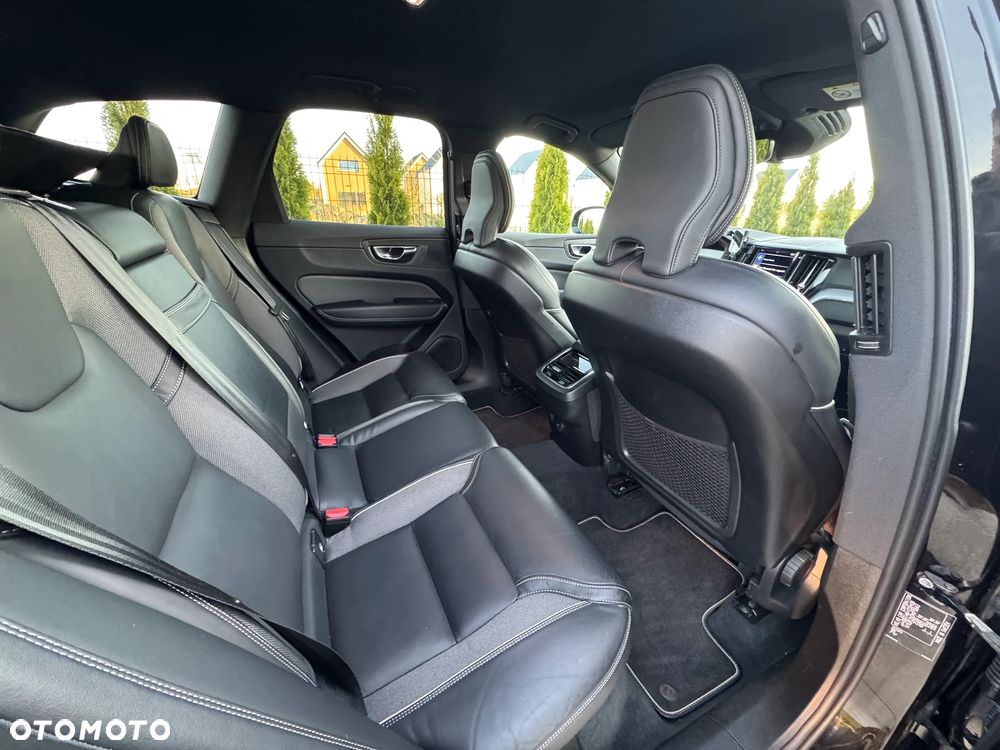 Volvo XC 60 B5 D AWD R-Design - 18