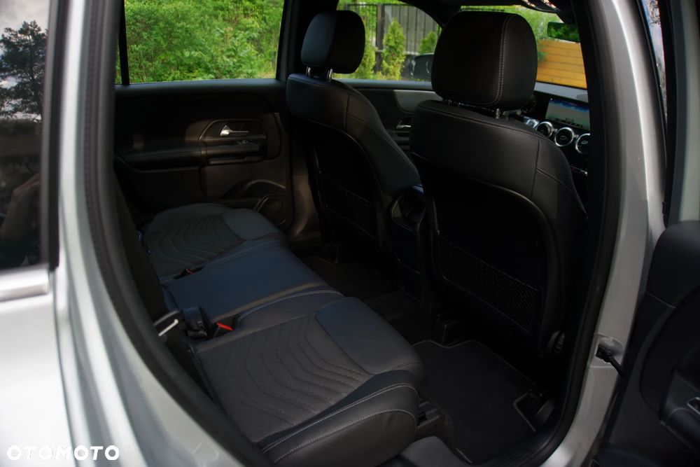 Mercedes-Benz GLB 200 7G-DCT Style - 24