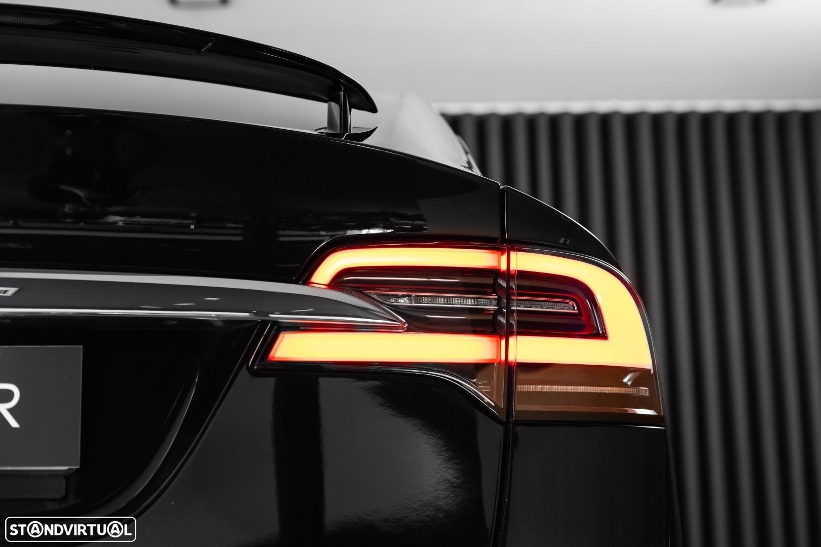 Tesla Model X 75D - 10