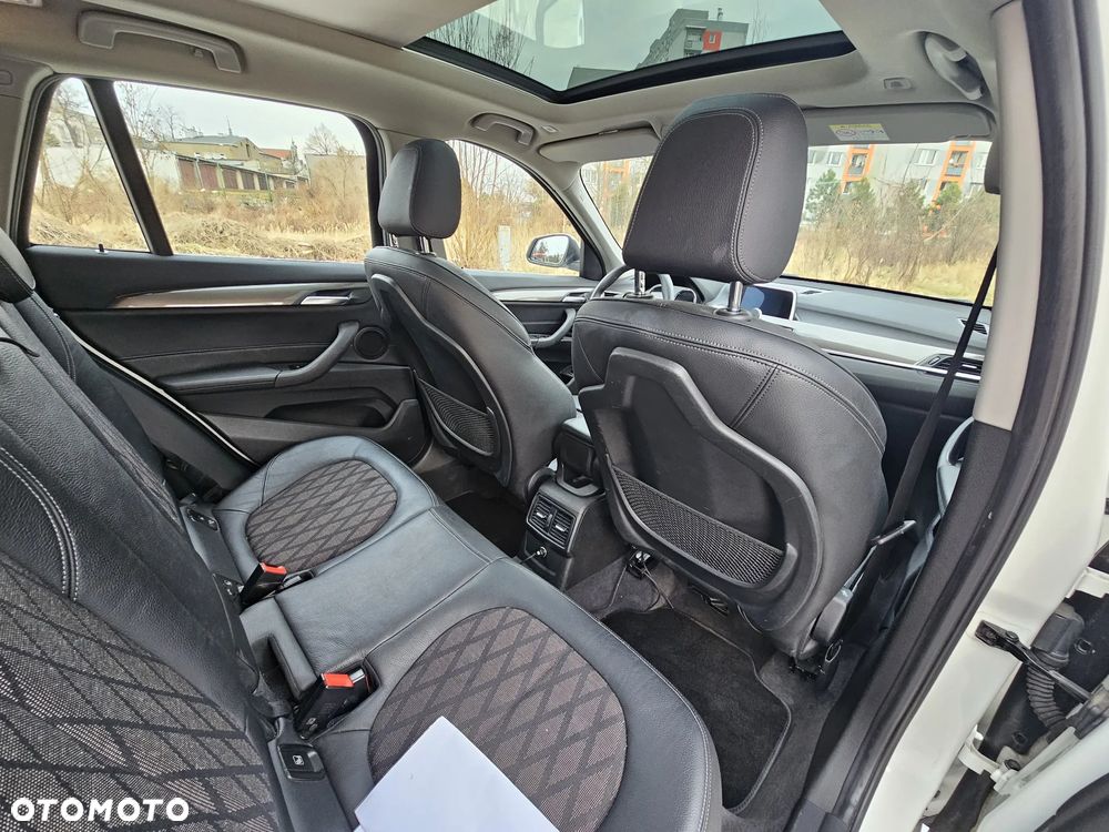 BMW X1 sDrive18d xLine - 28