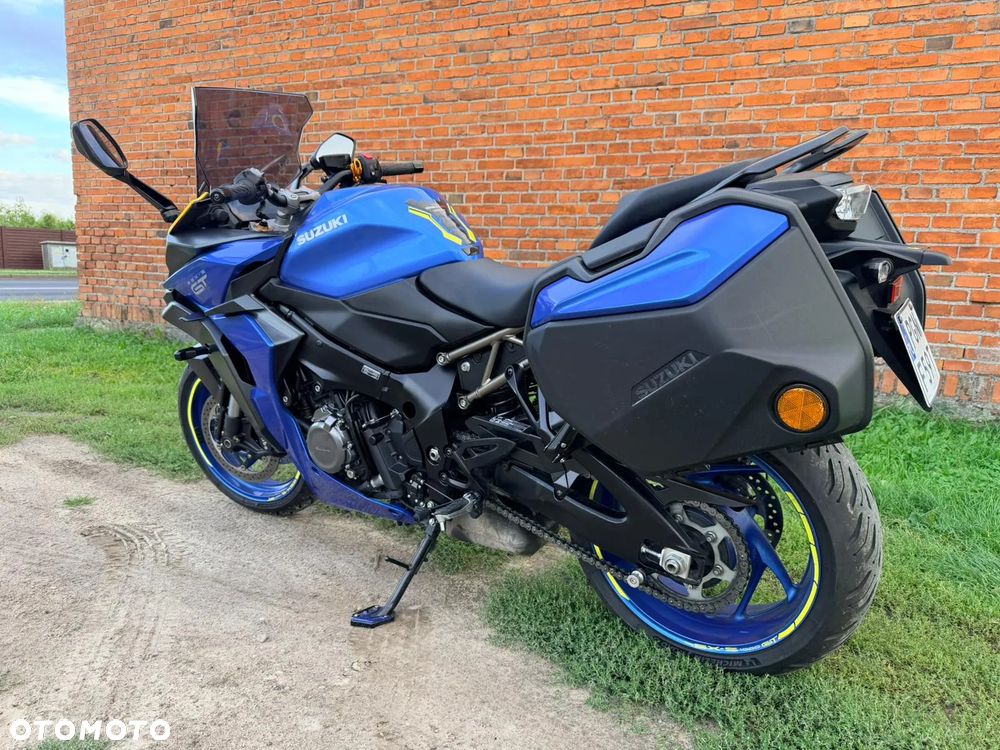 Suzuki GSX - 12