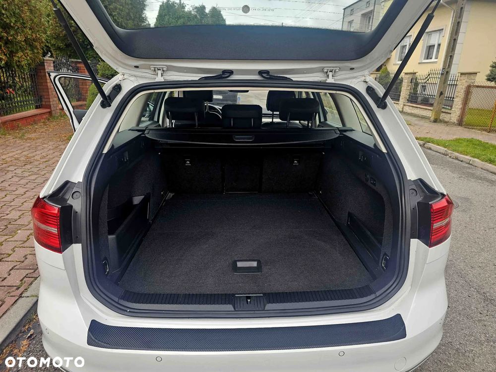 Volkswagen Passat Variant 2.0 TDI SCR 4Motion DSG Highline - 22