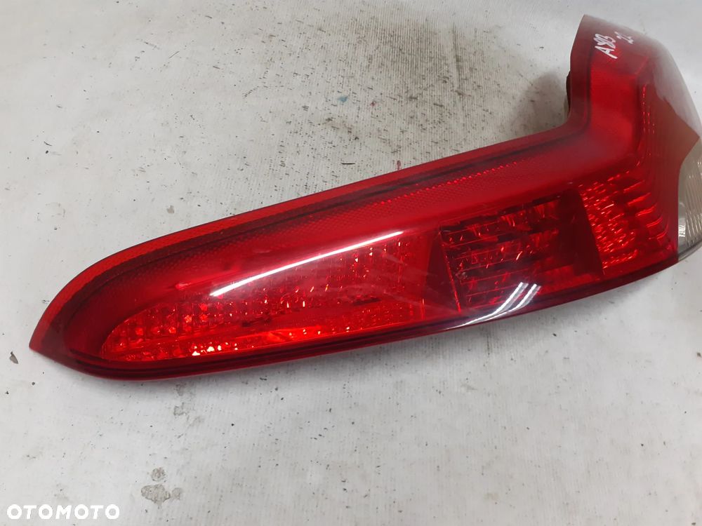 .  TYL TYLNA LAMPA PRAWA VOLVO V50 - 3