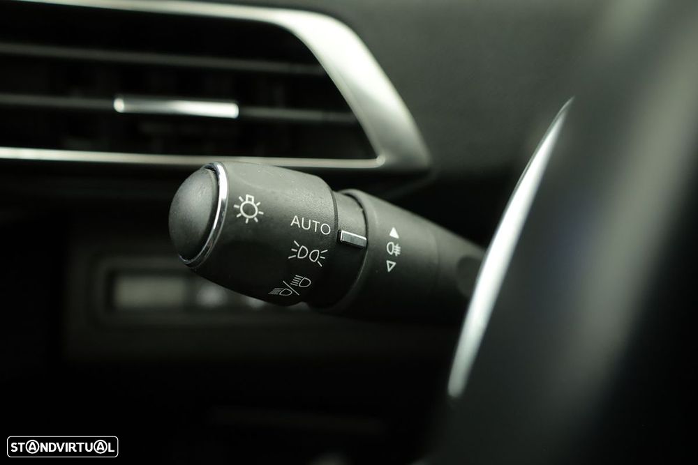 Peugeot 3008 1.2 Hybrid Allure e-DCS6 - 17