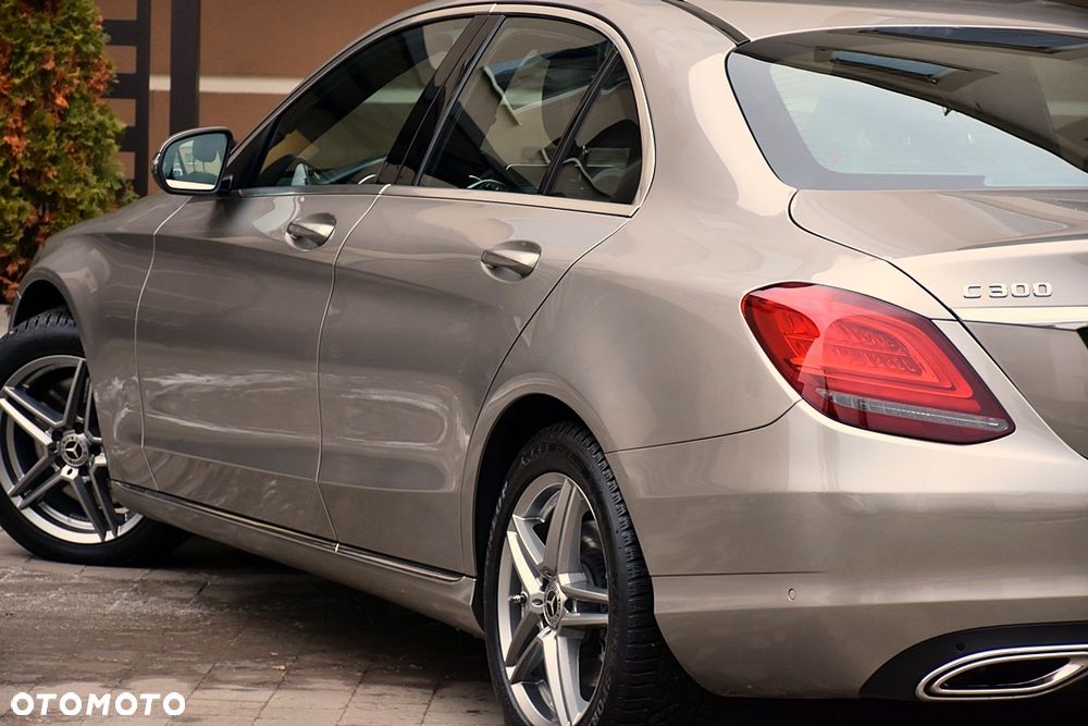 Mercedes-Benz Klasa C 300 9G-TRONIC Exclusive - 12