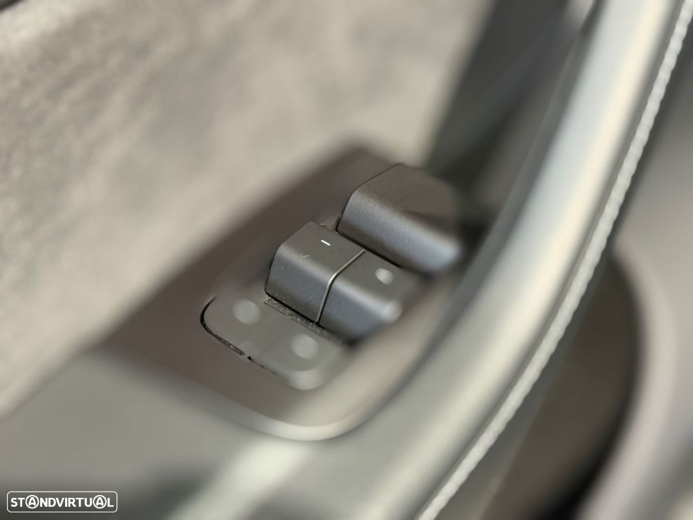 Tesla Model Y Performance Dual Motor AWD - 23