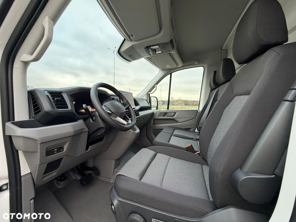 Volkswagen Crafter Crafter 35 Podwozie z pojedynczą kabiną silnik: 2,0 l EURO VI SCR 163 KM / skrzynia biegów: Przedni napęd automatyczna 8-biegowa rozstaw osi: 4490 mm - 10