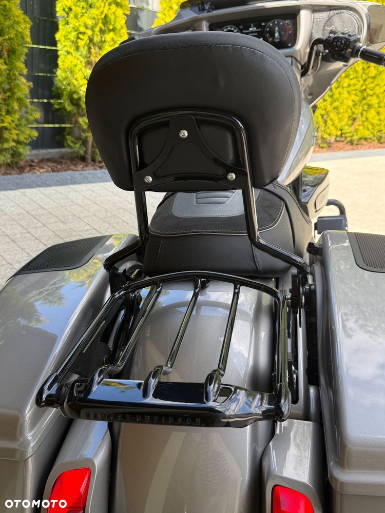 Harley-Davidson CVO Street Glide - 14