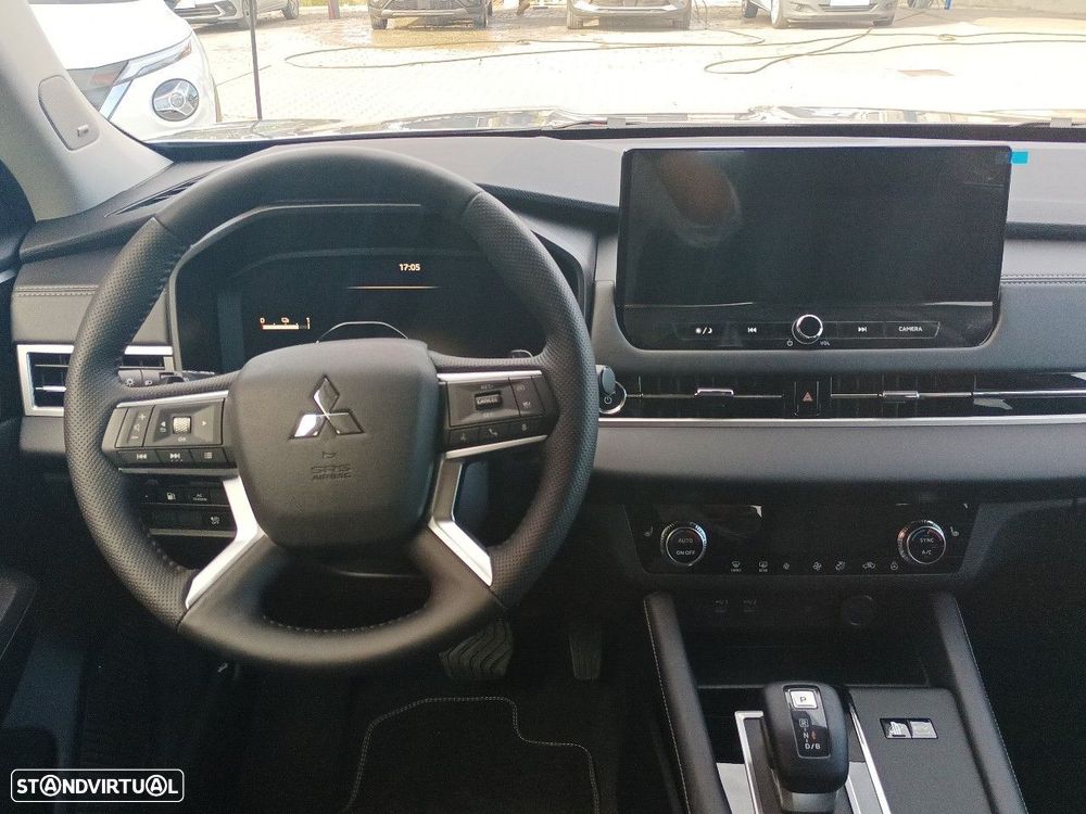 Mitsubishi Outlander - 8