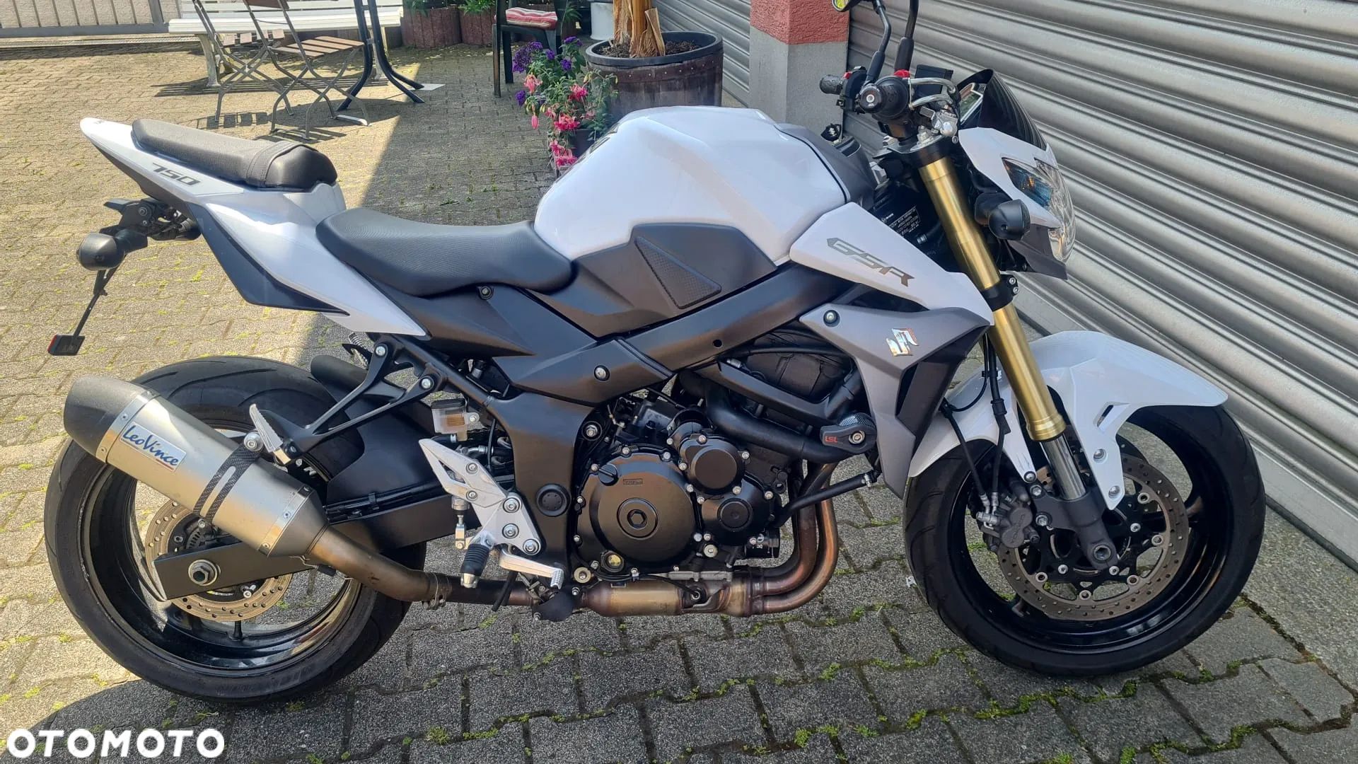 Suzuki GSR - 1