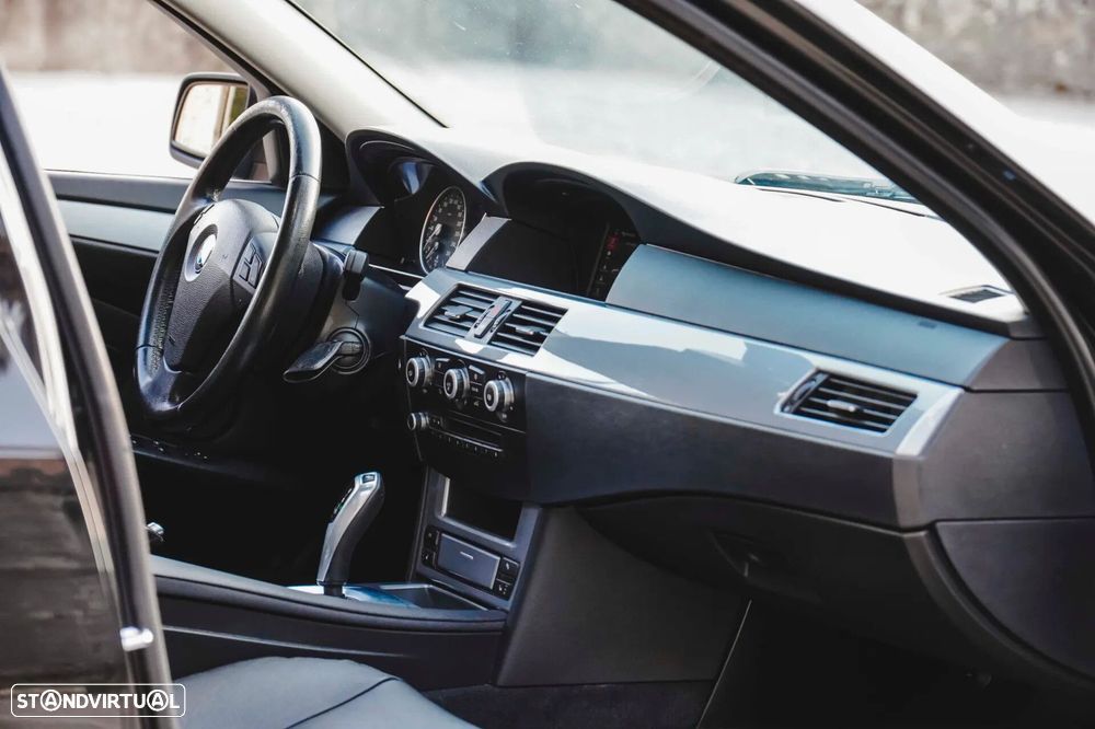BMW 520 dA Touring Executive - 15
