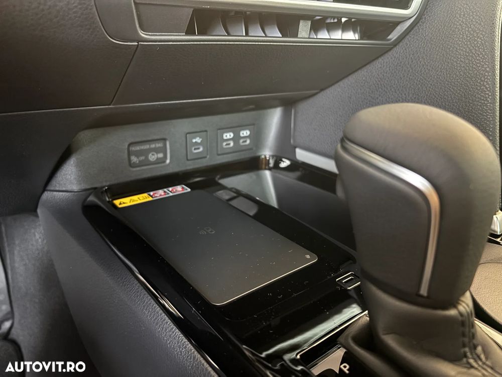 Toyota Camry 2.5 HEV Comfort - 25