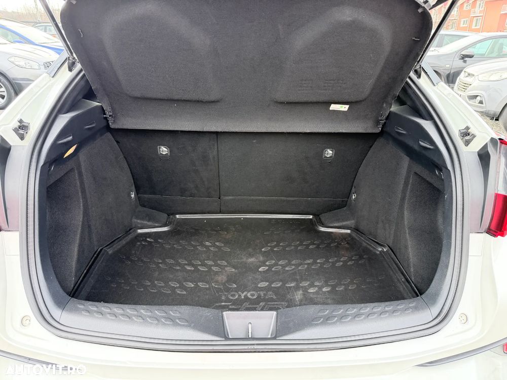 Toyota C-HR Lounge - 16