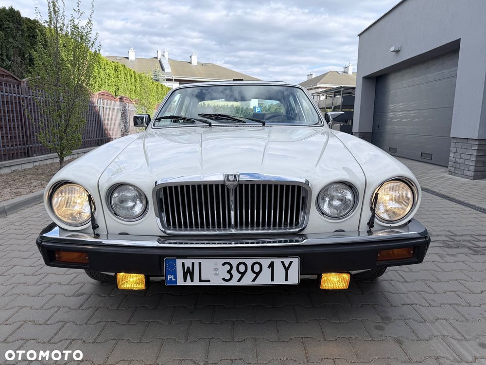 Jaguar XJ - 16
