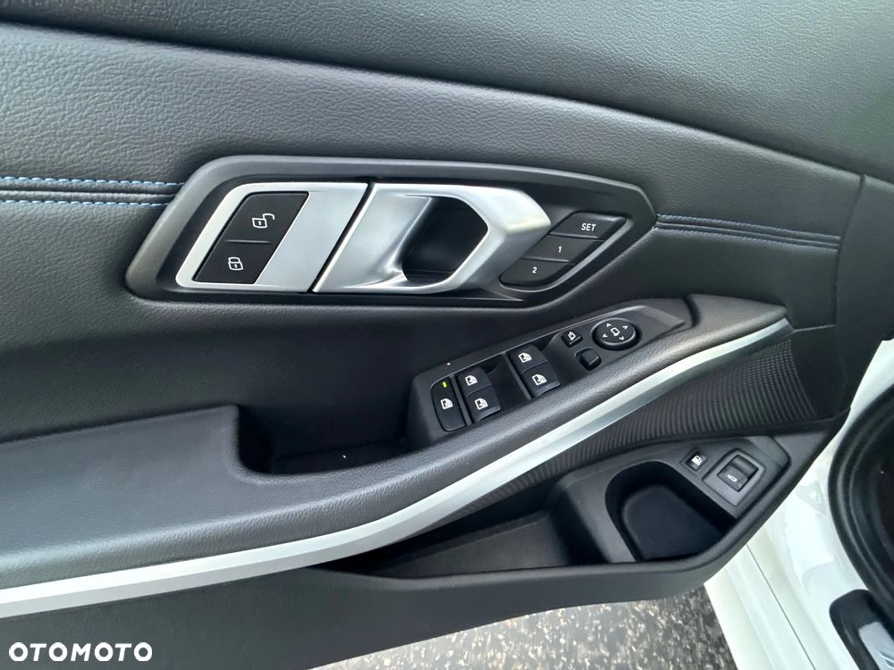 BMW Seria 3 330e xDrive M Sport sport - 20