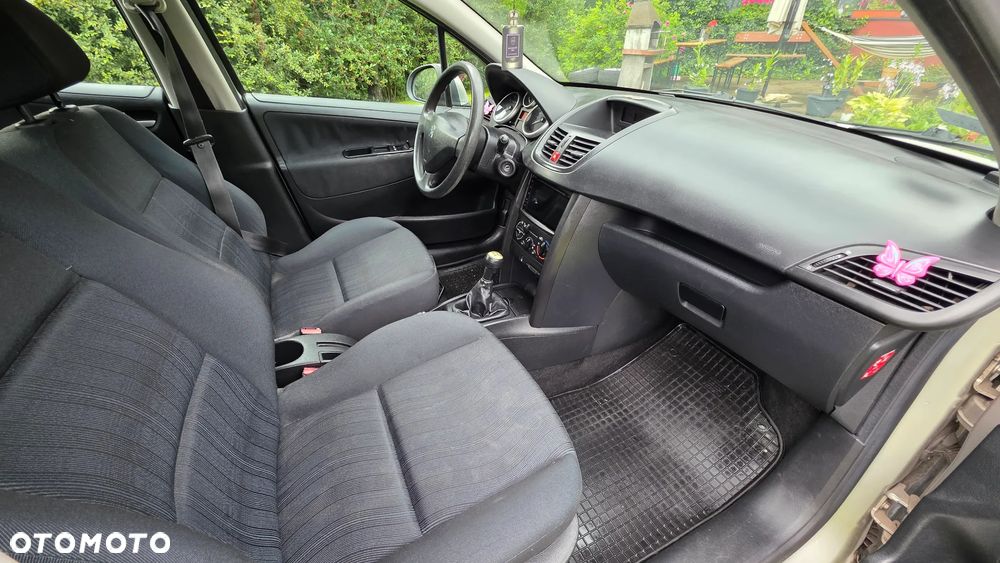 Peugeot 207 - 8