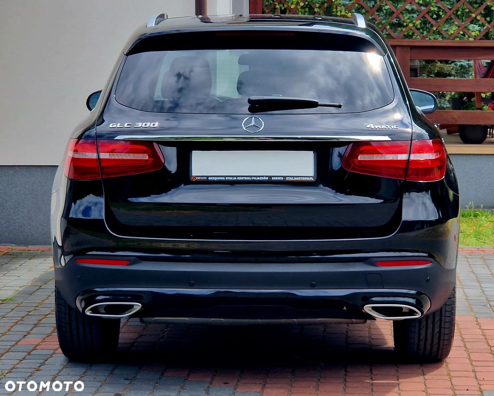 Mercedes-Benz GLC 300 4Matic 9G-TRONIC Exclusive - 18