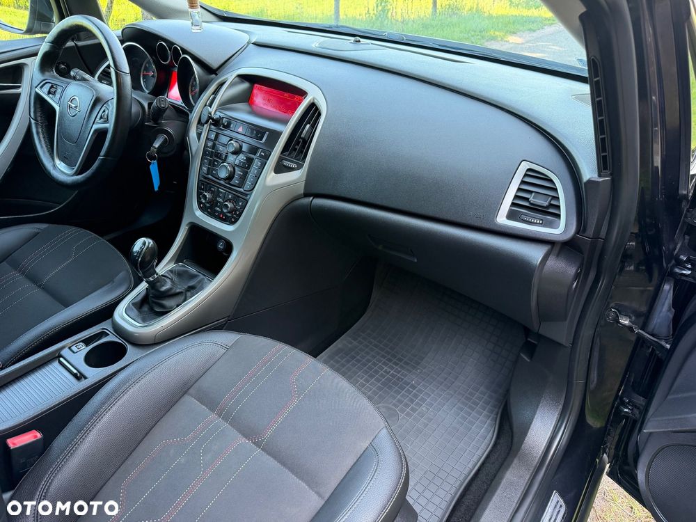 Opel Astra 1.4 Turbo 150 Jahre - 8
