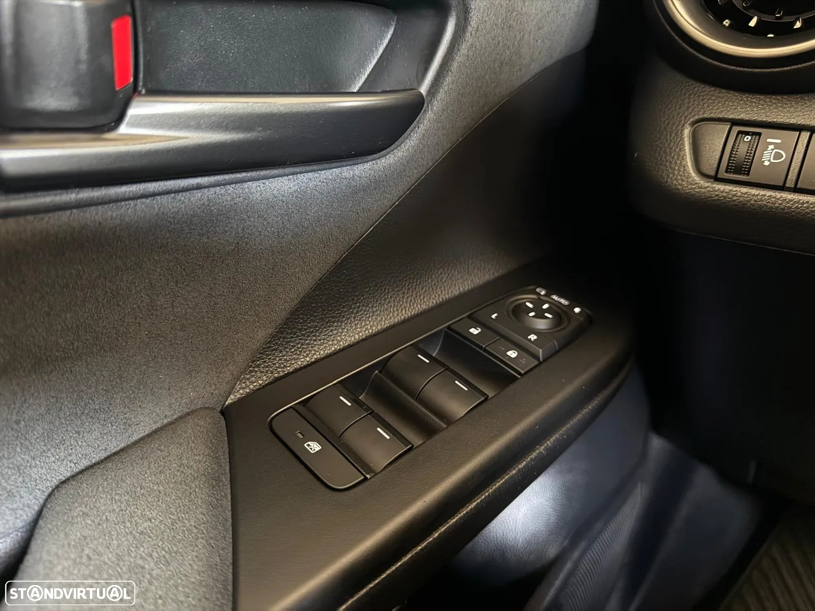 Toyota C-HR 1.8 Hybrid Lounge - 37