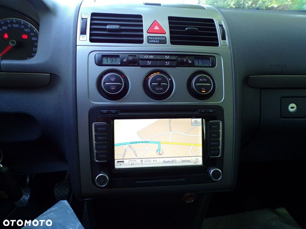 Volkswagen Touran - 34