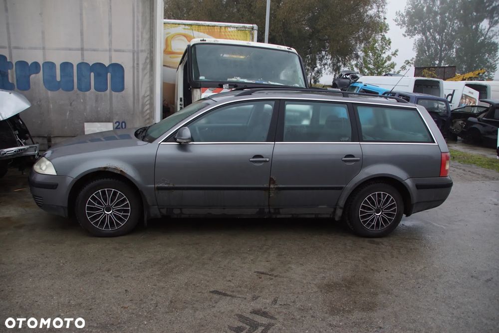 Auto na części - Volkswagen Passat B5 Lift 1.9 TDI 130 KM AWX GGB LA7T 2005R Silnik Skrzynia Drzwi Maska Klapa Zderzak Błotnik Szyba Lusterko Deska Kokpit Sterownik Moduł Czujnik Licznik Kierownica Panel - 2