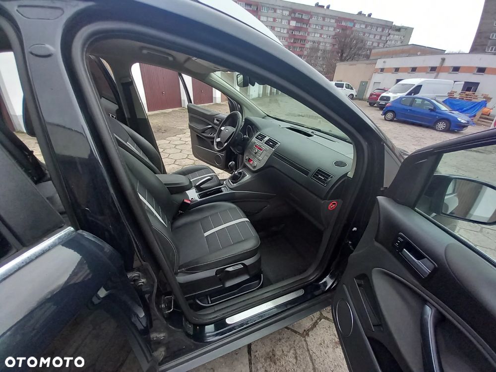 Ford Kuga 2.0 TDCi 2x4 Titanium - 25