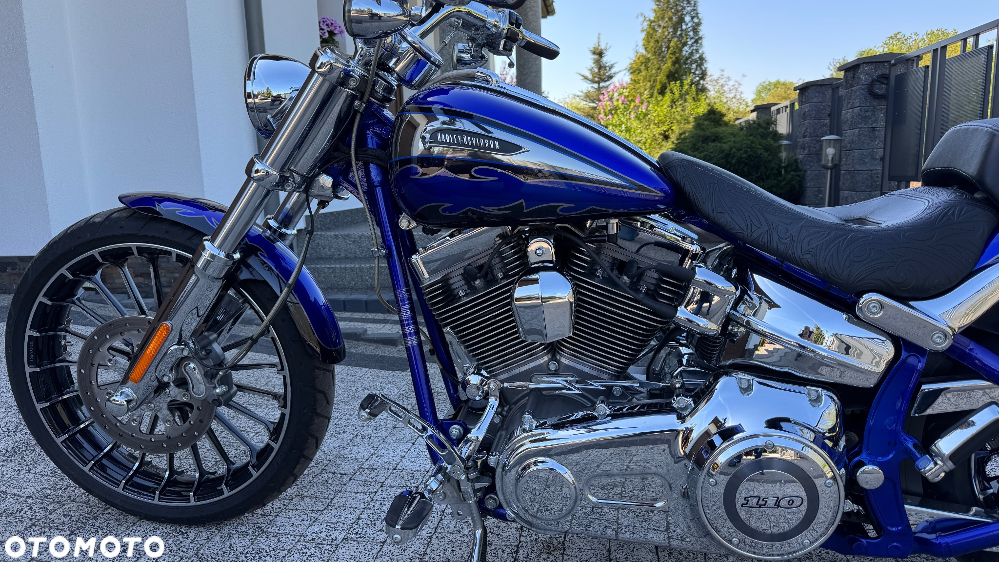 Harley-Davidson Softail Breakout - 37
