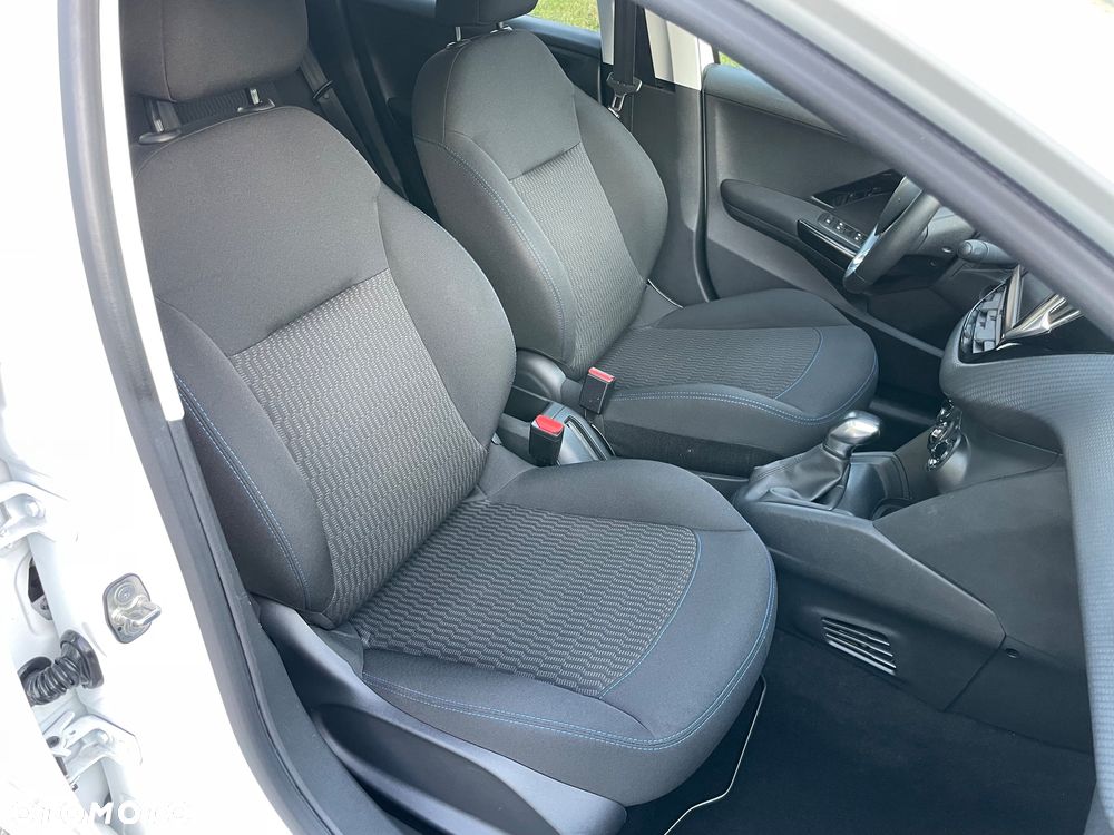 Peugeot 208 1.2 PureTech GPF Signature S&S - 9