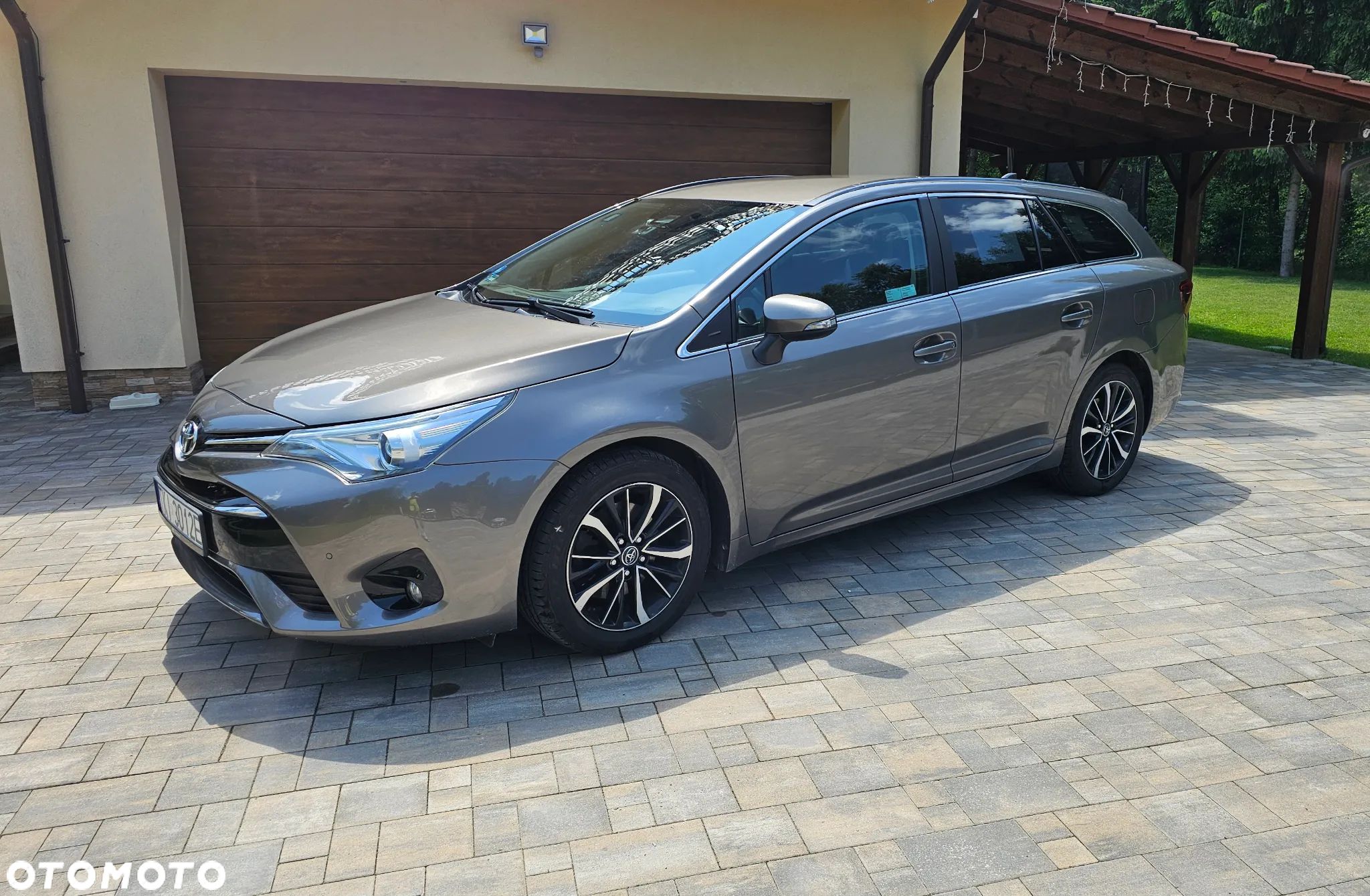Toyota Avensis 2.0 D-4D Premium - 1